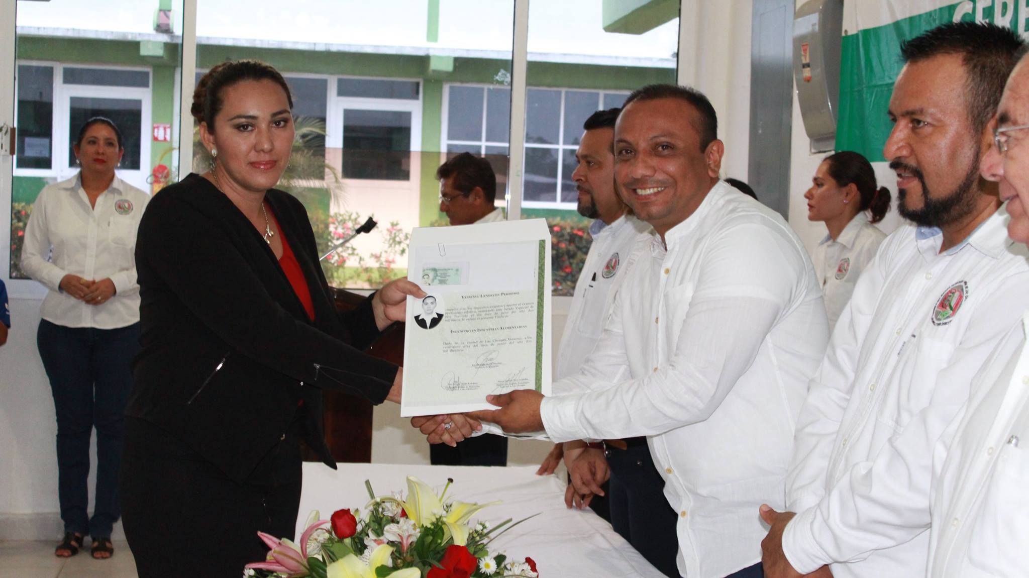 RECIBEN TÍTULO Y CÉDULA PROFESIONALES ALUMNOS DEL INSTITUTO TECNOLÓGICO SUPERIOR DE LAS CHOAPAS